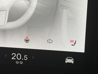 Tesla Model Y SUV RWD (346 ps) - HEATED STEERING - WIFI - BLIND SPOT ASSIST