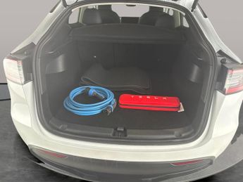 Tesla Model Y SUV RWD (346 ps) - HEATED STEERING - WIFI - BLIND SPOT ASSIST