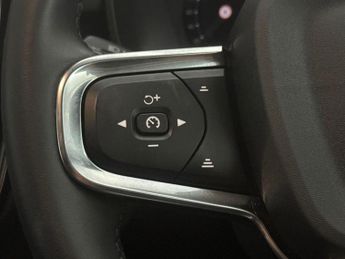 Volvo XC40 Recharge 69kWh Plus RWD (238 ps) - KEYLESS ENTRY - PARK ASSIST -