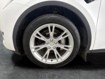 Tesla Model Y SUV RWD (346 ps) - HEATED STEERING - WIFI - BLIND SPOT ASSIST