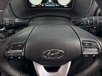 Hyundai Kona 64kWh Premium (10.5kW Charger) (204 ps) - UPGRADED SOUND - LED