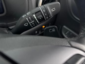 Hyundai Kona 64kWh Premium (10.5kW Charger) (204 ps) - UPGRADED SOUND - LED