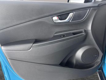 Hyundai Kona 64kWh Premium (10.5kW Charger) (204 ps) - UPGRADED SOUND - LED