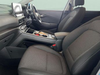 Hyundai Kona 64kWh Premium (10.5kW Charger) (204 ps) - UPGRADED SOUND - LED