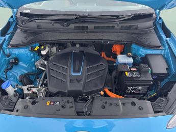 Hyundai Kona 64kWh Premium (10.5kW Charger) (204 ps) - UPGRADED SOUND - LED