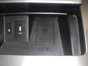 Hyundai Kona 64kWh Premium (10.5kW Charger) (204 ps) - UPGRADED SOUND - KEYLE