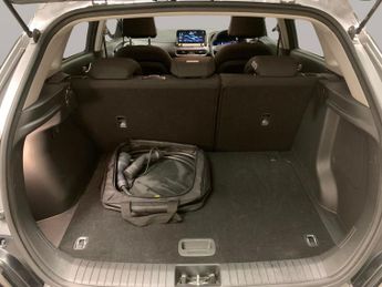 Hyundai Kona 64kWh Premium (10.5kW Charger) (204 ps) - UPGRADED SOUND - KEYLE