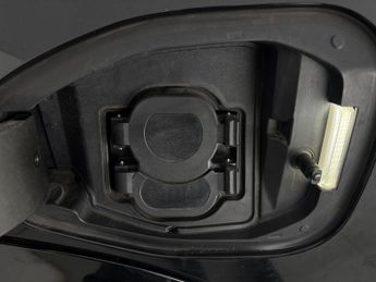Nissan Ariya 63kWh Advance 7.4kW Charger (217 ps) - BOSE - 360 CAM - LED