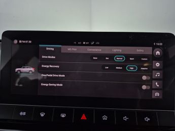 MG Mg4 51kWh SE (170 ps) - FABRIC - BLACK - CARPLAY - LED