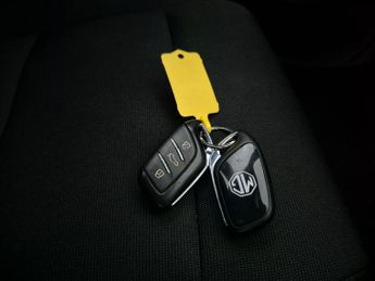 MG Mg4 51kWh SE (170 ps) - FABRIC - BLACK - CARPLAY - LED