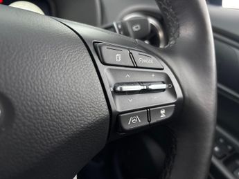 Hyundai Kona 64kWh Premium (10.5kW Charger) (204 ps) - UPGRADED SOUND - LED