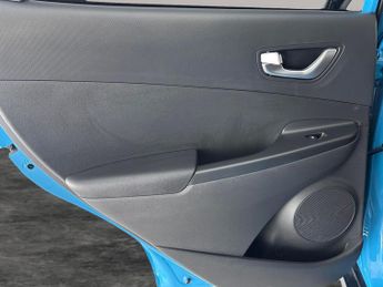 Hyundai Kona 64kWh Premium (10.5kW Charger) (204 ps) - UPGRADED SOUND - LED