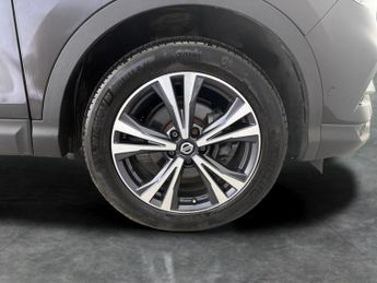 Nissan Qashqai 1.3 DIG-T N-Connecta DCT (160 ps) - REVERSE CAM - NAV - LANE DEP