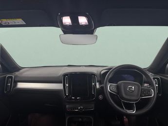 Volvo XC40 2.0 B3 MHEV Plus Dark DCT (163 ps) - HEATED SEATS - CLIMATE PACK