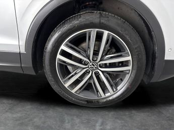 Volkswagen Tiguan 1.4 TSI 13kWh Elegance Plug-in DSG (245 ps) - CARPLAY - ACTIVE L