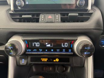 Toyota RAV4 2.5 VVT-h GPF Design CVT (218 ps) - LED - REVERSE CAM - NAV