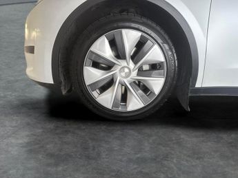 Tesla Model Y SUV RWD (346 ps) - HEATED STEERING - WIFI - BLIND SPOT ASSIST