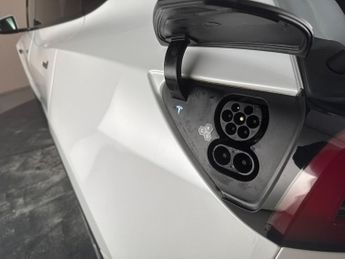 Tesla Model Y SUV RWD (346 ps) - HEATED STEERING - WIFI - BLIND SPOT ASSIST