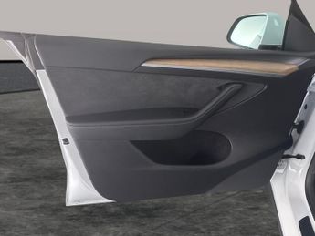 Tesla Model Y SUV RWD (346 ps) - HEATED STEERING - WIFI - BLIND SPOT ASSIST