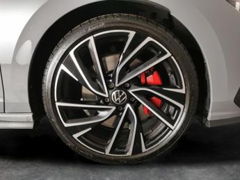 Volkswagen Golf 2.0 TSI GTI DSG (245 ps) - LED - ALCANTARA - HEATED STEERING