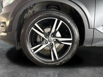 Volvo XC40 1.5 T3 R-Design (163 ps) - HK AUDIO - VERSATILITY PACK - PAN ROO