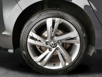 Volkswagen Golf 1.5 eTSI MHEV R-Line DSG (150 ps) - LANE DEPARTURE  - BLUETOOTH