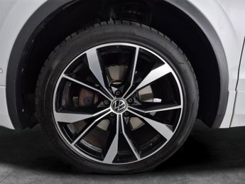Volkswagen Tiguan 1.4 TSI 13kWh R-Line Plug-in DSG (245 ps) - ADAPTIVE CRUISE - AP
