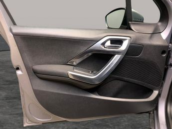 Peugeot 2008 1.2 PureTech GPF Allure EAT (110 ps) - USB AUDIO - ISOFIX - ANDR