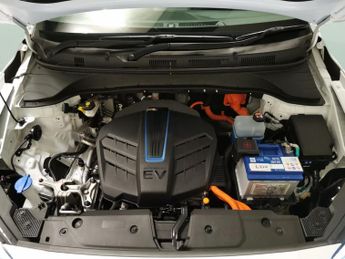 Hyundai Kona 64kWh Premium (10.5kW Charger) (204 ps) - HEATED SEATS - HEATED 