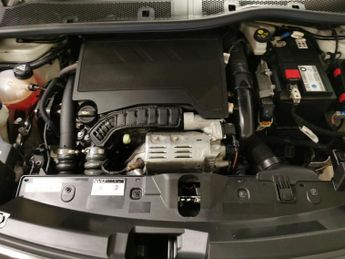 Peugeot 2008 1.2 PureTech GT Premium EAT (130 ps) - LED - REVERSE CAM - NAV