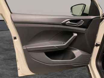 Volkswagen T-cross 1.0 TSI SE DSG (110 ps) - AIR CON - DAB - USB AUDIO