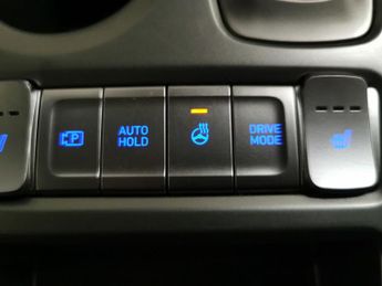 Hyundai Kona 64kWh Premium (10.5kW Charger) (204 ps) - HEATED SEATS - HEATED 