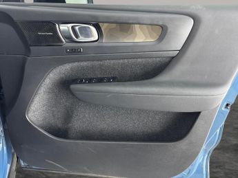 Volvo C40 Twin Recharge 78kWh Ultimate AWD (408 ps) - SURROUND VIEW - ADAP