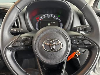 Toyota Aygo X 1.0 VVT-i Pure x-shift (72 ps) - LANE DEPARTURE  - BLUETOOTH - 1