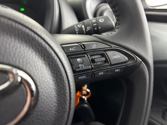 Toyota Aygo X 1.0 VVT-i Pure x-shift (72 ps) - LANE DEPARTURE  - BLUETOOTH - 1