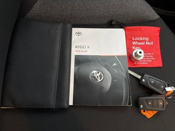 Toyota Aygo X 1.0 VVT-i Pure x-shift (72 ps) - LANE DEPARTURE  - BLUETOOTH - 1