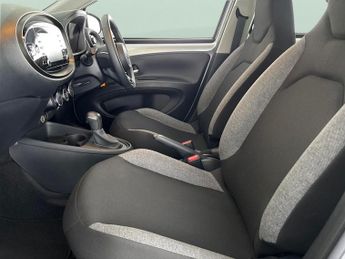Toyota Aygo X 1.0 VVT-i Pure x-shift (72 ps) - LANE DEPARTURE  - BLUETOOTH - 1