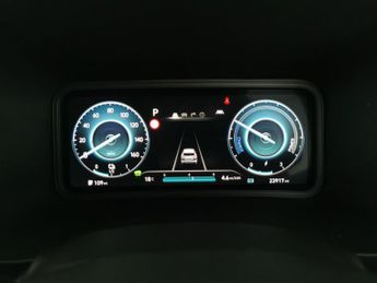 Hyundai Kona 64kWh Premium (10.5kW Charger) (204 ps) - KEYLESS ENTRY - LED - 