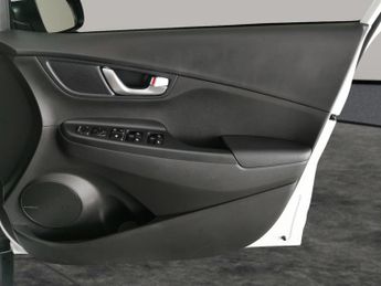 Hyundai Kona 64kWh Premium (10.5kW Charger) (204 ps) - KEYLESS ENTRY - LED - 