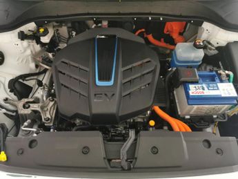 Hyundai Kona 64kWh Premium (10.5kW Charger) (204 ps) - KEYLESS ENTRY - LED - 