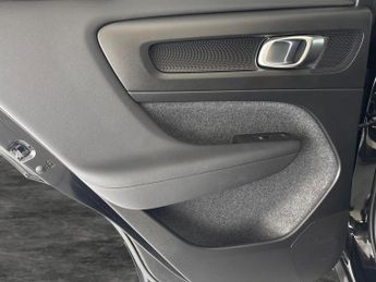 Volvo XC40 1.5h T5 Recharge 10.7kWh Ultimate Dark Plug-in (262 ps) - ADAPT 