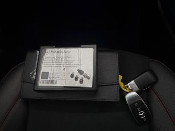 Mercedes-Benz EQA EQA 300 66.5kWh AMG Line 4MATIC (228 ps) - ADAPTIVE LIGHTS - HEA