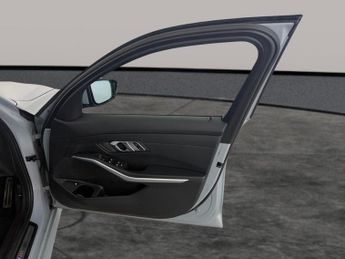 BMW 3 Series 2.0 330e 12kWh M Sport Plug-in (292 ps) PARK ASSIST - LED LIGHTS