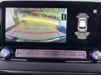 Hyundai Kona 64kWh Premium (10.5kW Charger) (204 ps) - UPGRADED SOUND - LED