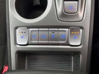 Hyundai Kona 64kWh Premium (10.5kW Charger) (204 ps) - UPGRADED SOUND - LED