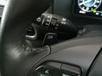 Hyundai Kona 64kWh Premium (10.5kW Charger) (204 ps) - KEYLESS ENTRY - LED - 