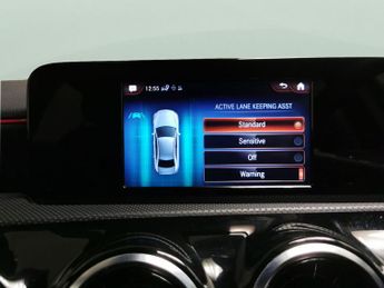 Mercedes-Benz A Class 1.3 A250e 15.6kWh AMG Line Plug-in 8G-DCT (218 ps) - NAV - COMFO
