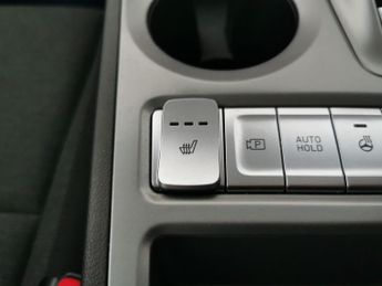 Hyundai Kona 64kWh Premium (10.5kW Charger) (204 ps) - KEYLESS ENTRY - LED - 