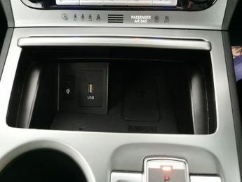 Hyundai Kona 64kWh Premium (10.5kW Charger) (204 ps) - KEYLESS ENTRY - LED - 