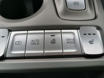 Hyundai Kona 64kWh Premium (10.5kW Charger) (204 ps) - KEYLESS ENTRY - LED - 